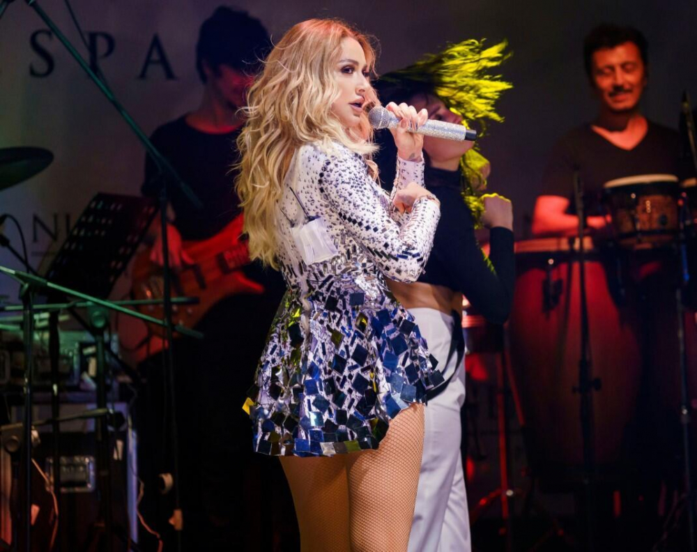 Ünlü şarkıcı Hadise'nin karantina dönemi zararı 3 milyon lira! 2