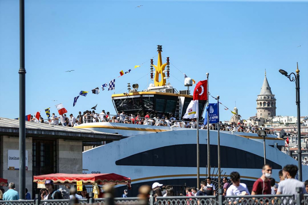 Şehir Hatlarında yoğunluk yaşandı! Maske ve mesafe yok sayıldı 3