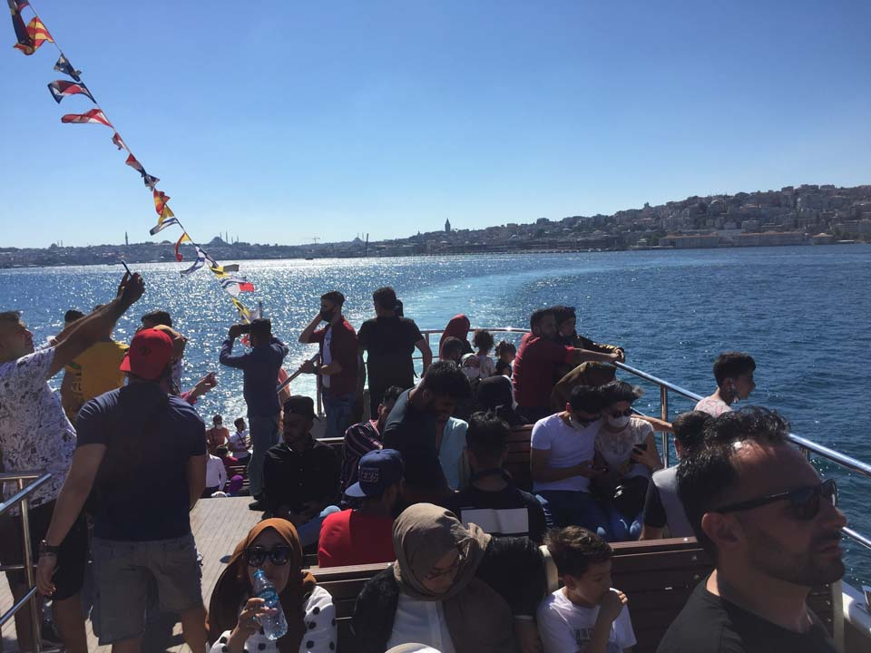 Şehir Hatlarında yoğunluk yaşandı! Maske ve mesafe yok sayıldı 9