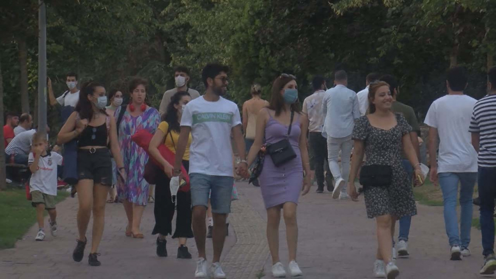 İstanbullular, Caddebostan Sahili ve Maçka Parkına akın etti 10