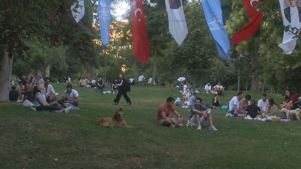 İstanbullular, Caddebostan Sahili ve Maçka Parkına akın etti 8