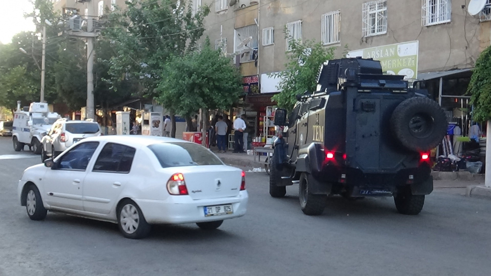 Ortalık bir anda karıştı! Pazar yeri kavgasında silahlar konuştu 2