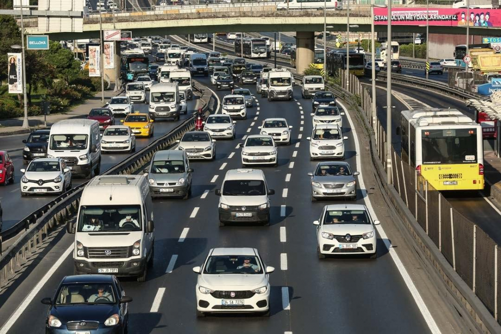 Bayram bitti! Trafik çilesi yeniden başladı 1