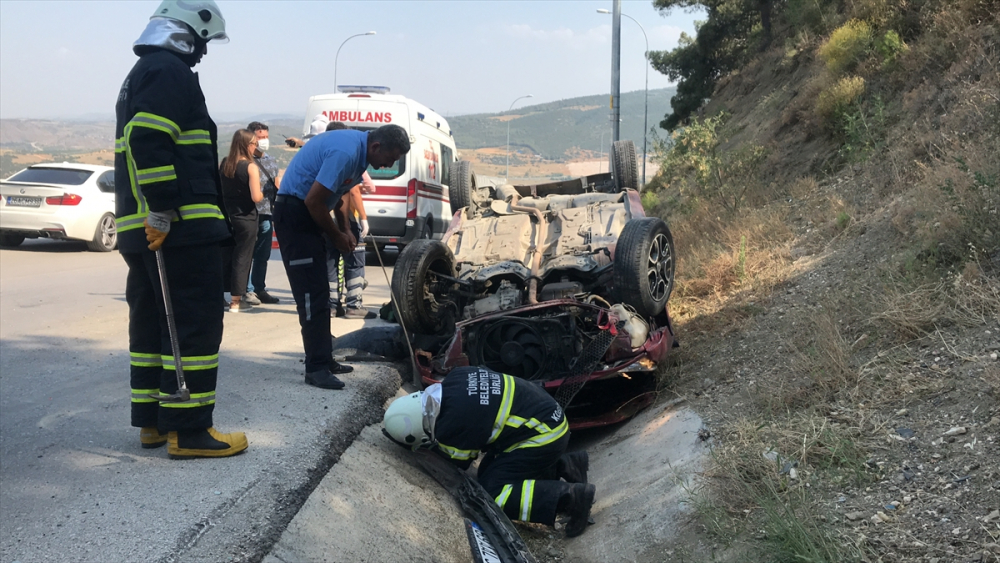 Korkunç kaza! Otomobil su kanalına devrildi 1