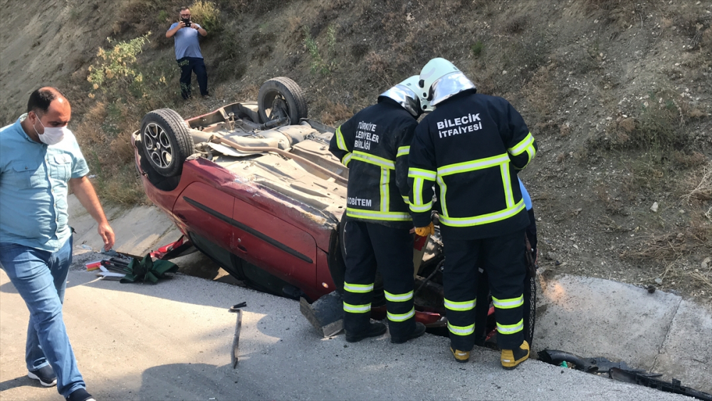 Korkunç kaza! Otomobil su kanalına devrildi 4