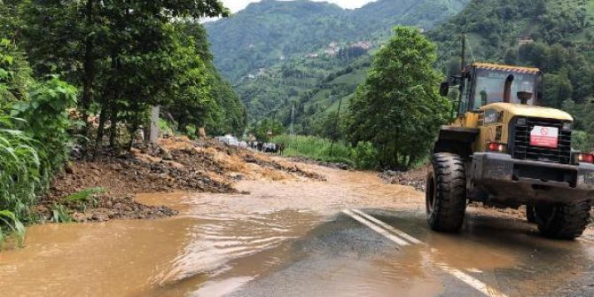 Rize Ayder Yaylası yolunda heyelan!