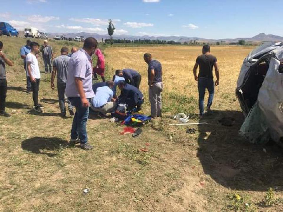 Erzincan'da feci kaza: 1 ölü 4 yaralı 2