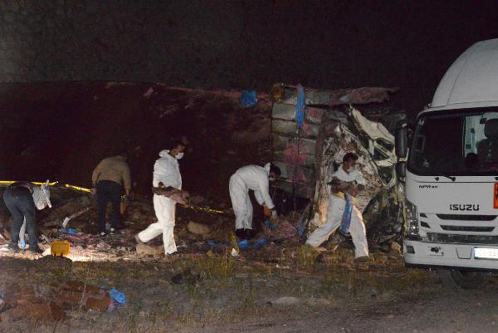 Erzurum'da dinamit yüklü kamyon kaza yaptı: 2 ölü 11