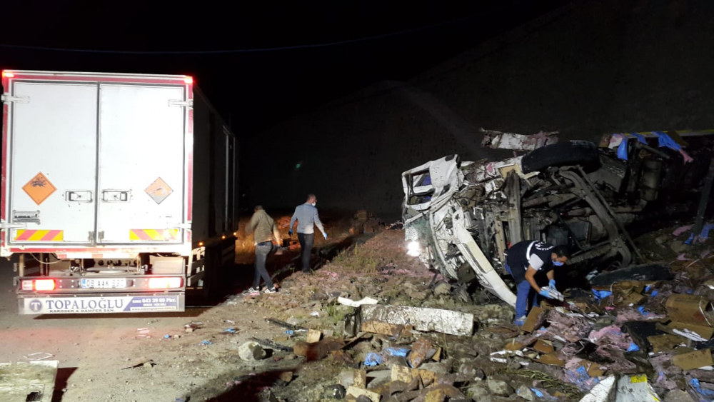 Erzurum'da dinamit yüklü kamyon kaza yaptı: 2 ölü 4
