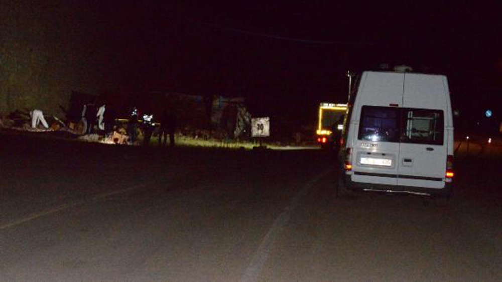 Erzurum'da dinamit yüklü kamyon kaza yaptı: 2 ölü 9