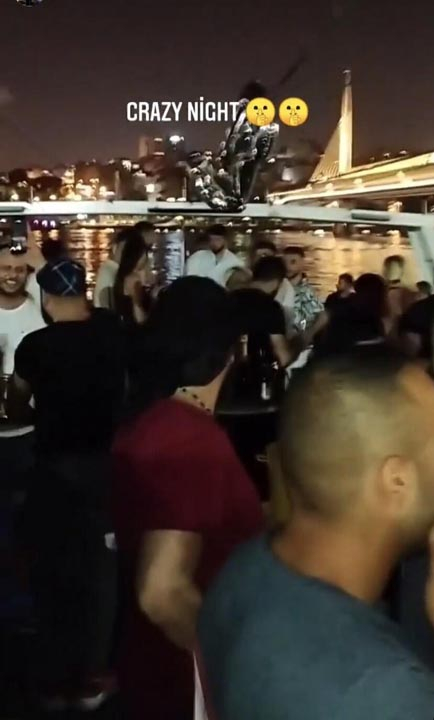 İstanbul Boğazı’nda “dansözlü” yat partisi yaptılar! 9