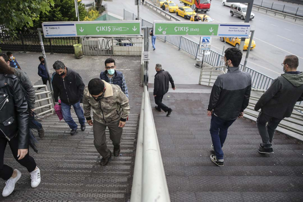 Bilim Kurulu Üyesi Taşova: Birçok alanda kısıtlamalara gitme olabilir 12