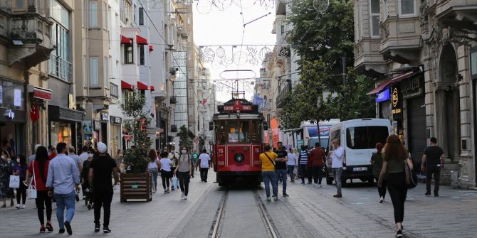 Bilim Kurulu Üyesi Taşova: Birçok alanda kısıtlamalara gitme olabilir