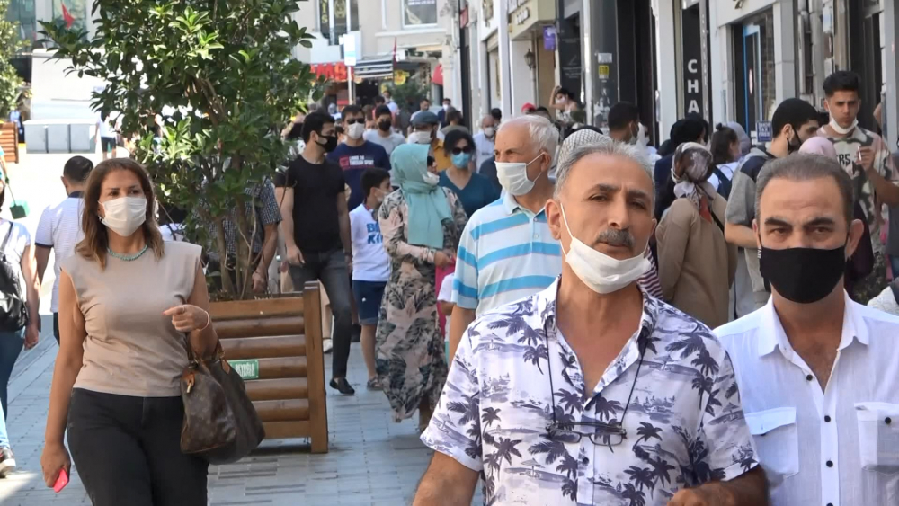 Taksim'de koronavirüs hiçe sayıldı! Maske ve sosyal mesafe unutuldu 7