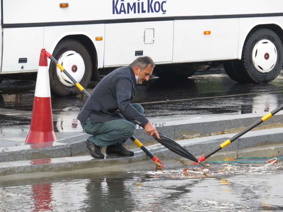 Yine aynı senaryo! İstanbul'da yollar göle döndü 7