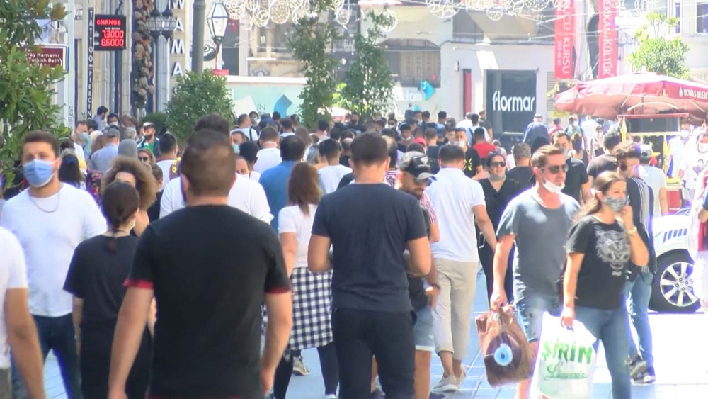 İstiklal Caddesinde korkutan yoğunluk! Maske ve mesafe yok sayıldı 2