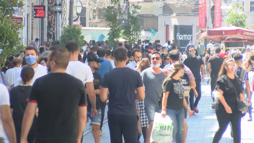 İstiklal Caddesinde korkutan yoğunluk! Maske ve mesafe yok sayıldı 3