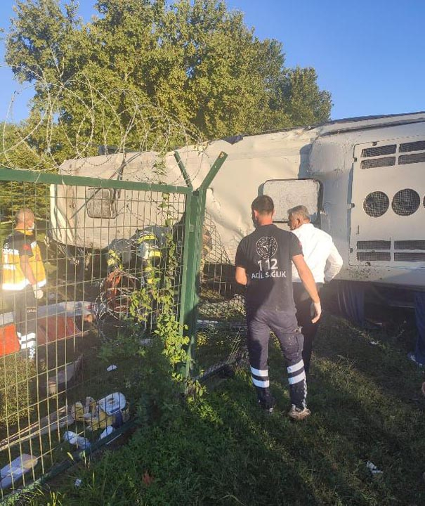 Eskişehir'de işçi servisi kaza yaptı: 2 ölü, 17 yaralı 2