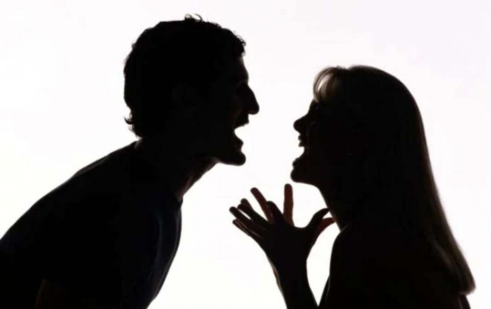 Ayrılmak isteyen kız arkadaşının yüzüne kezzap atıp kolunu satırla kesti 1