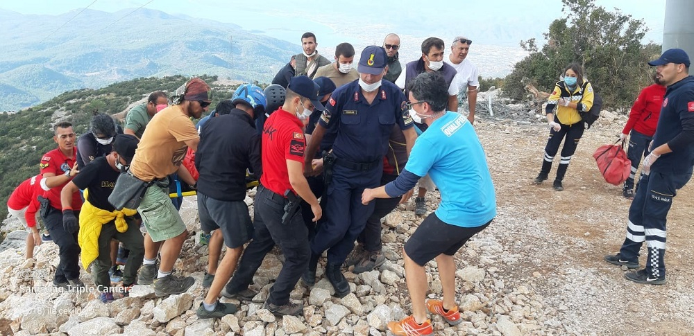 Yamaç paraşütü kazası! Sert zemine düştüler 4