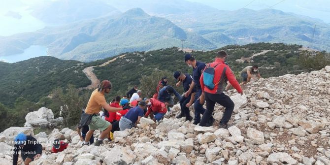 Yamaç paraşütü kazası! Sert zemine düştüler