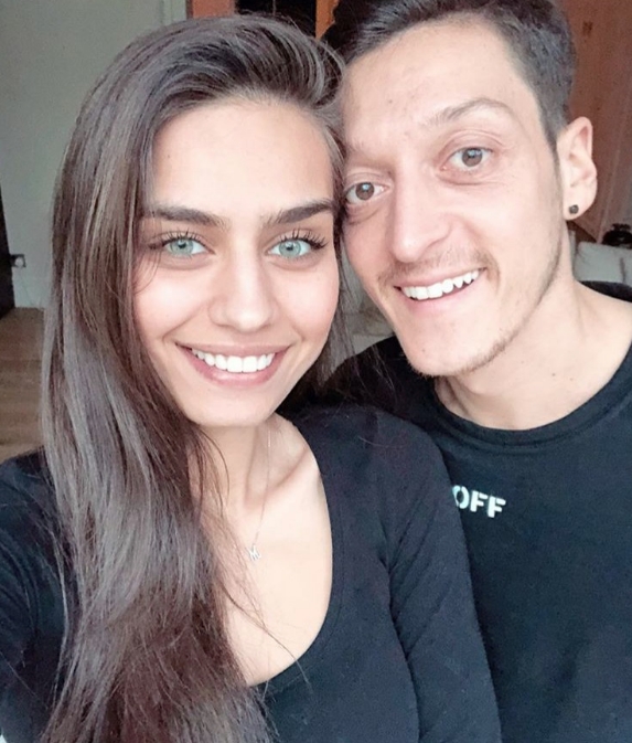 Mesut Özil ile Amine Gülşe ne zaman evlenecek? 1