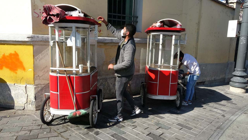 İBB'den tepki çeken hareket! Taksim ve İstiklal'deki simitçi tezgahları kaldırılıyor 1