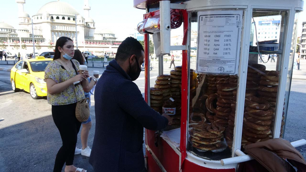 İBB'den tepki çeken hareket! Taksim ve İstiklal'deki simitçi tezgahları kaldırılıyor 10