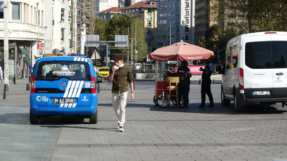 İBB'den tepki çeken hareket! Taksim ve İstiklal'deki simitçi tezgahları kaldırılıyor 3