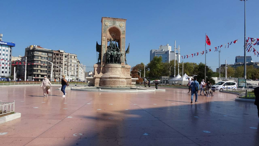 İBB'den tepki çeken hareket! Taksim ve İstiklal'deki simitçi tezgahları kaldırılıyor 5