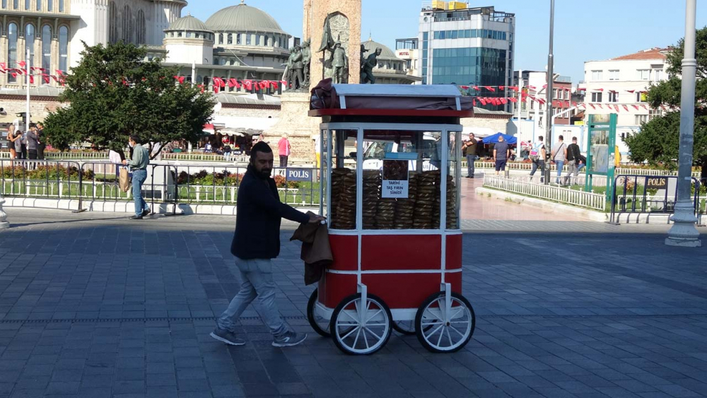 İBB'den tepki çeken hareket! Taksim ve İstiklal'deki simitçi tezgahları kaldırılıyor 7