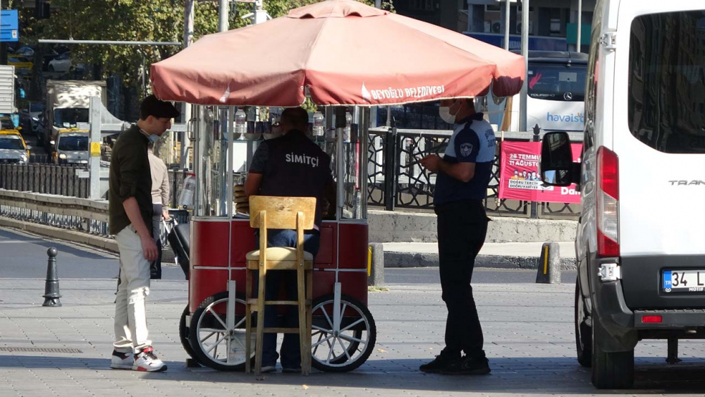 İBB'den tepki çeken hareket! Taksim ve İstiklal'deki simitçi tezgahları kaldırılıyor 9