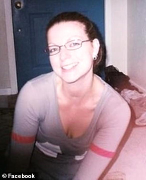 Eski sevgilisinin annesinin kafasını kesip lavaboya attı 6