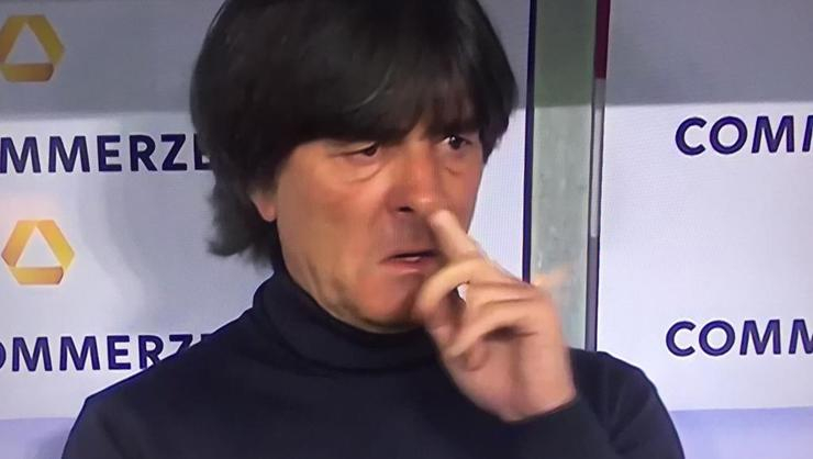 Mide bulandıran görüntü! Joachim Löw, yine burnunu karıştırdı 1