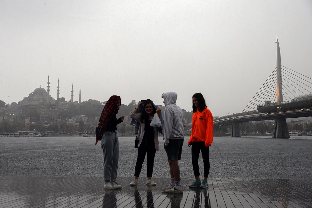 Meteoroloji İstanbul için uyarmıştı! İstanbul'da beklenen olmadı fakat... 13