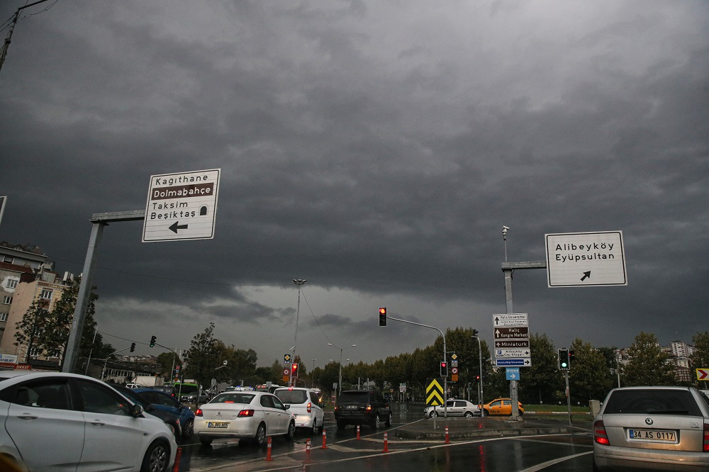 Meteoroloji İstanbul için uyarmıştı! İstanbul'da beklenen olmadı fakat... 3