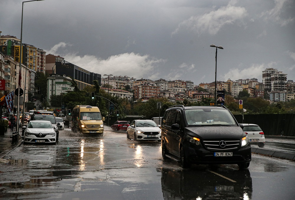 Meteoroloji İstanbul için uyarmıştı! İstanbul'da beklenen olmadı fakat... 5