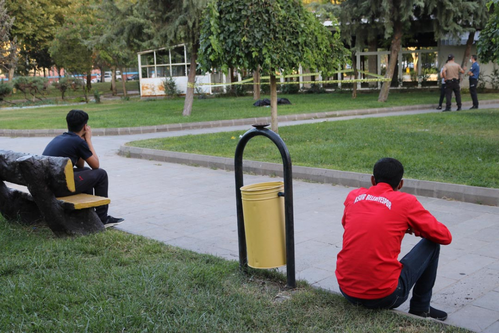 Diyarbakır'da şüpheli ölüm! Parkta erkek cesedi bulundu 4