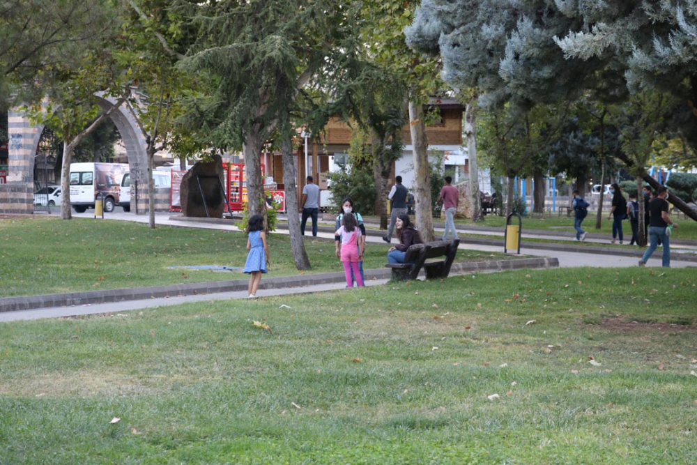 Diyarbakır'da şüpheli ölüm! Parkta erkek cesedi bulundu 5