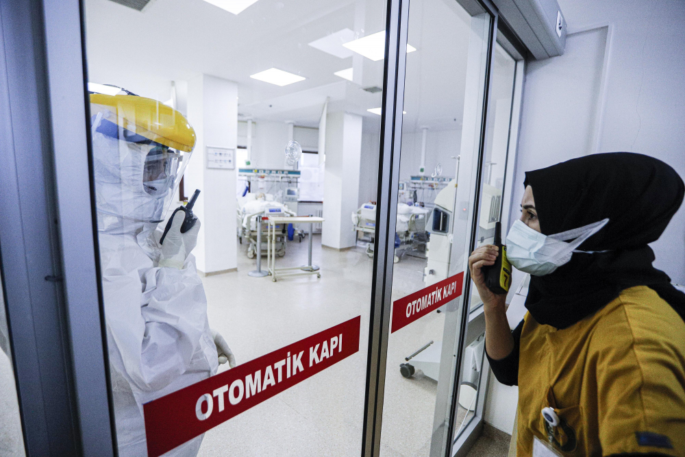Bilim Kurulu Üyesi Öztürk'ten üzen korona açıklaması:  Bitmesi 2022'ye bile sarkabilir 17