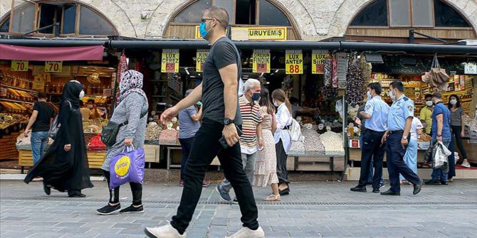 Bilim Kurulu Üyesi Öztürk'ten üzen korona açıklaması:  Bitmesi 2022'ye bile sarkabilir