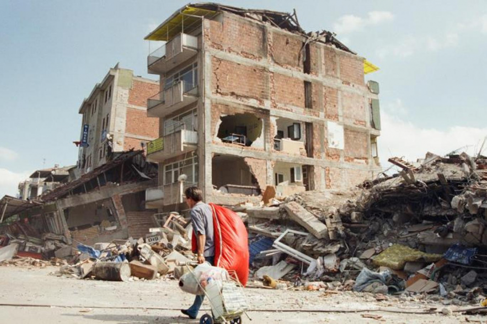 Bu binalardan uzak durun: Depremde ilk onlar yıkılacak! 8