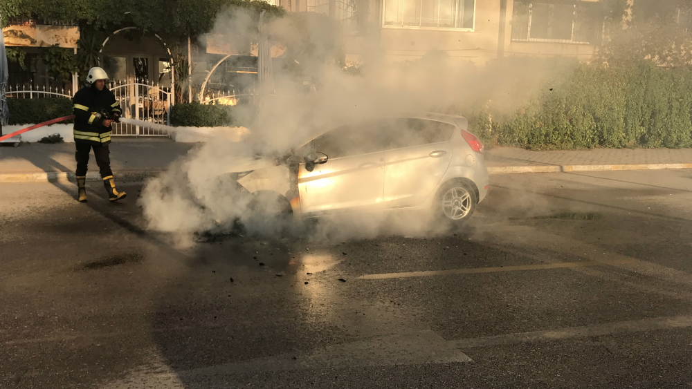 Seyir halindeki araç alev alev yandı 2