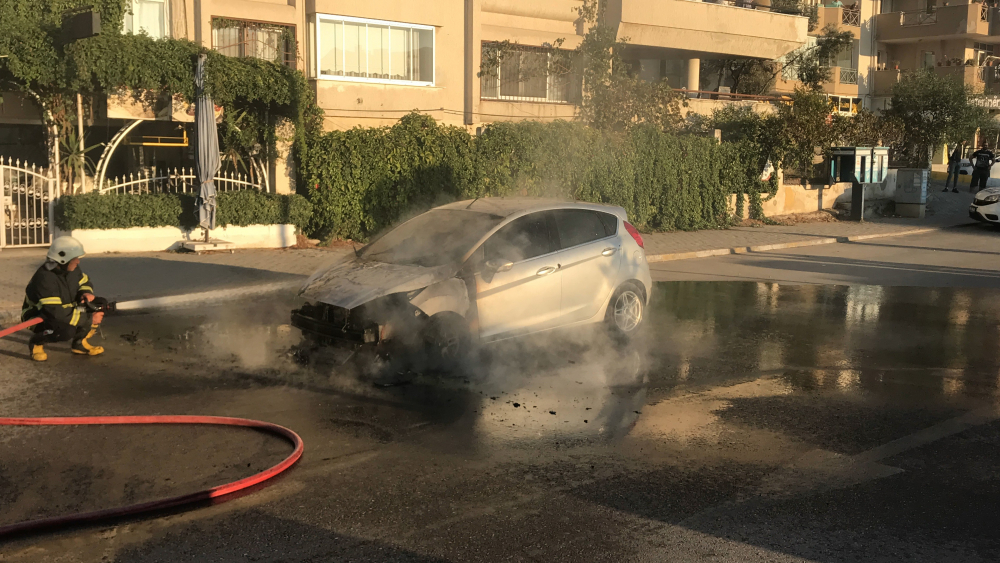 Seyir halindeki araç alev alev yandı 3