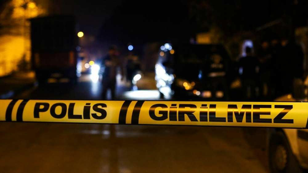 Oğullarının başına levyeyle vurduktan sonra bıçaklayıp iple boğan aileden flaş iddialar! 18