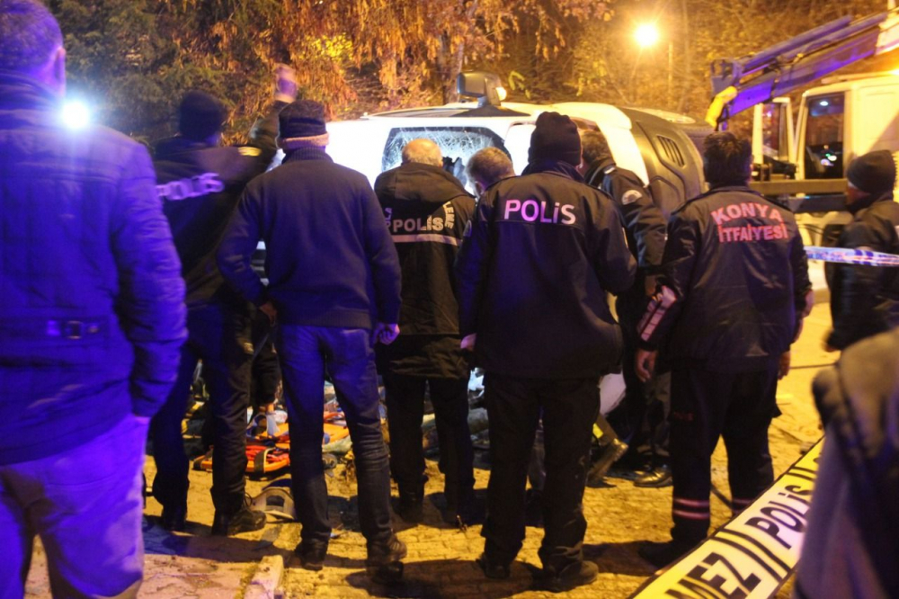 Oğullarının başına levyeyle vurduktan sonra bıçaklayıp iple boğan aileden flaş iddialar! 19