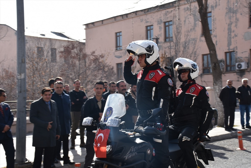 Oğullarının başına levyeyle vurduktan sonra bıçaklayıp iple boğan aileden flaş iddialar! 20