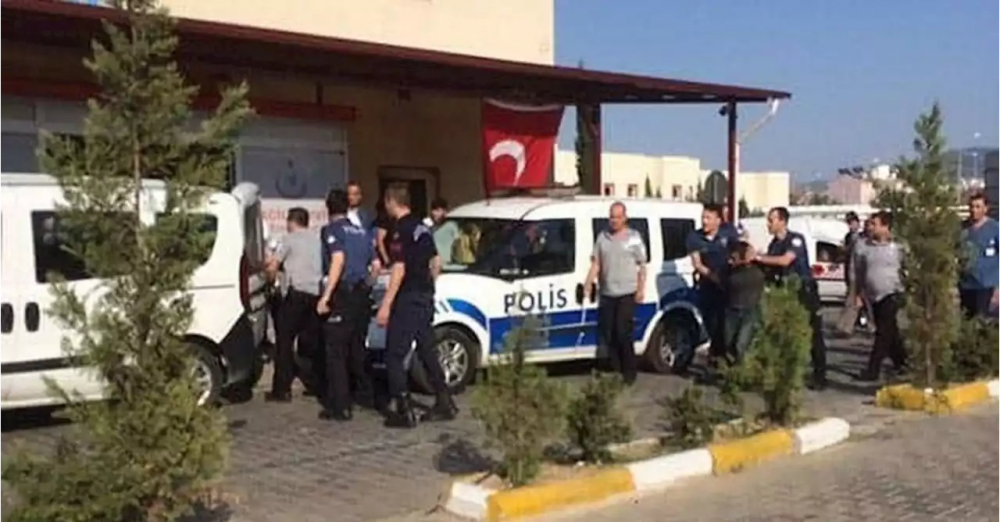 Oğullarının başına levyeyle vurduktan sonra bıçaklayıp iple boğan aileden flaş iddialar! 21
