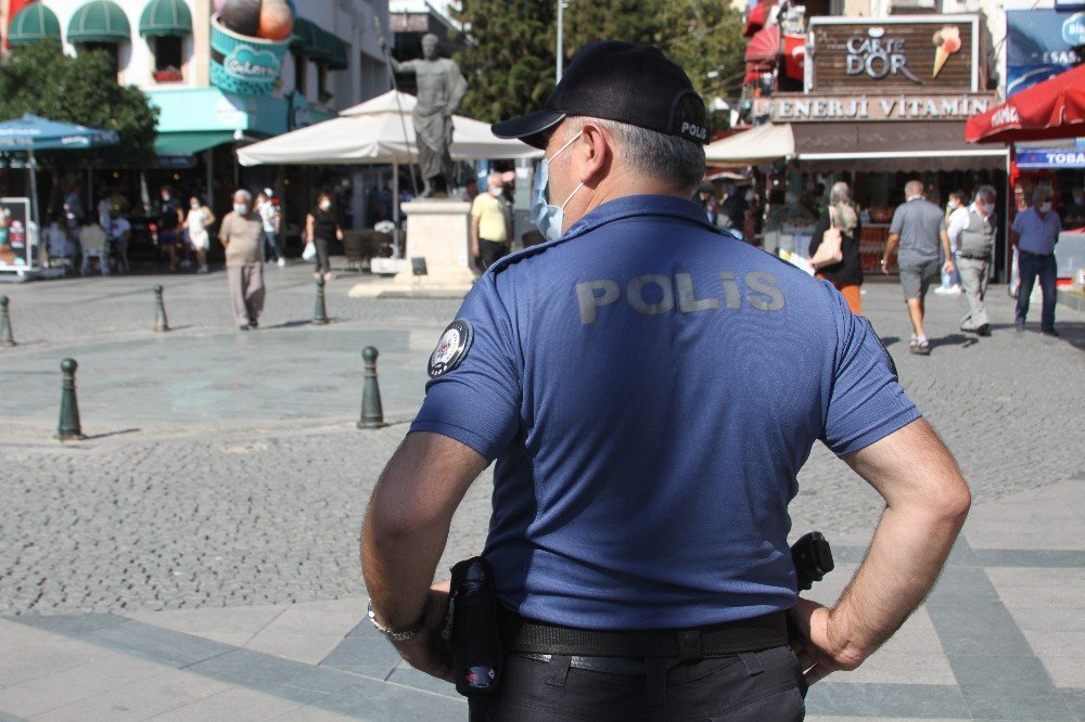 Neden maske takmıyorsun sorusuna şok eden cevap: Nefes almak en doğal hakkım! 8