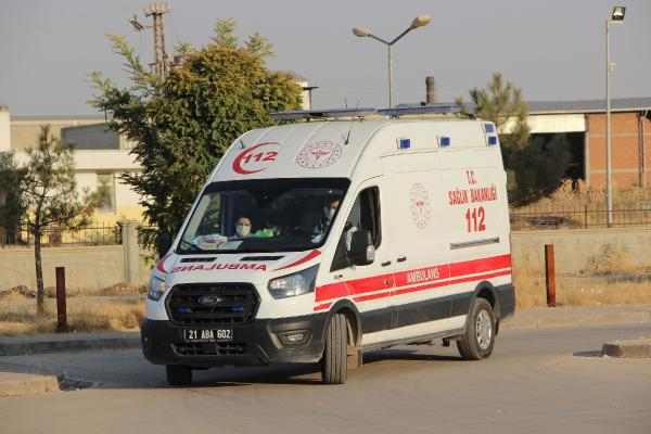 Diyarbakır'da işçileri taşıyan servis kaza yaptı: 2 ölü 20 yaralı 7